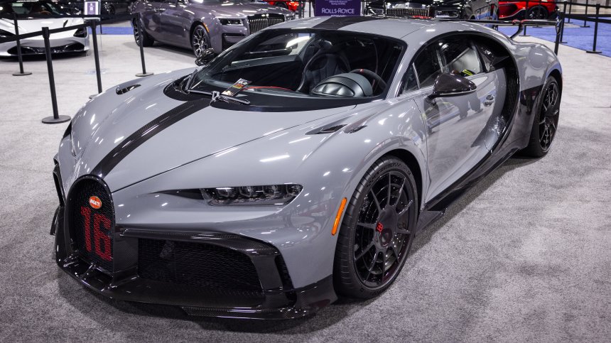 Откраднаха Bugatti-то на шефа на Bugatti, той преследва крадеца с Porsche
