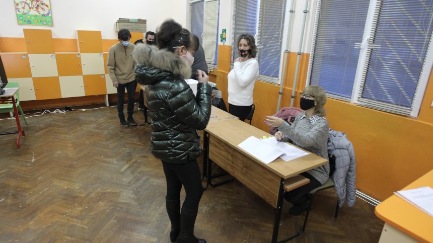 От РИК Бургас предлагат в изборните секции да има поне един учител
