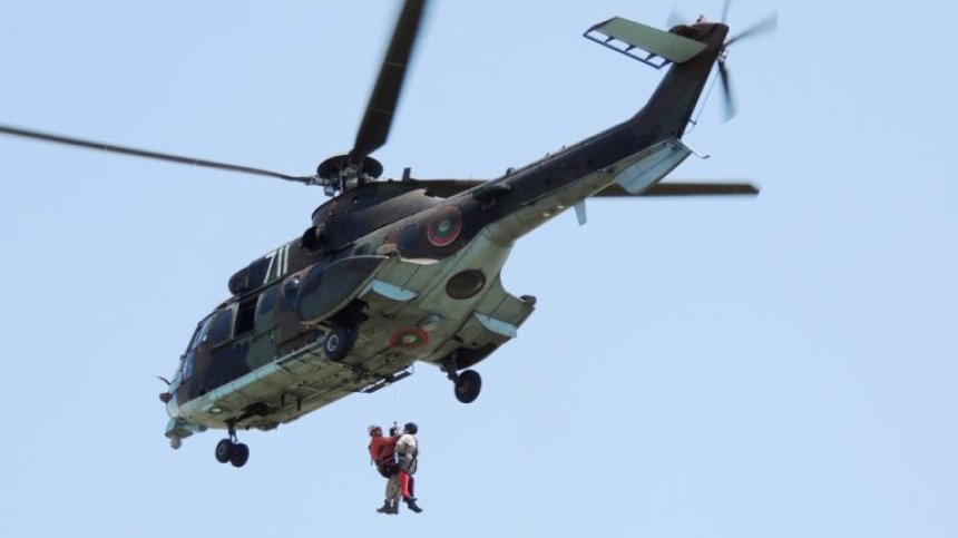 Пожарът край Хисаря се разраства, ВВС се включва в гасенето