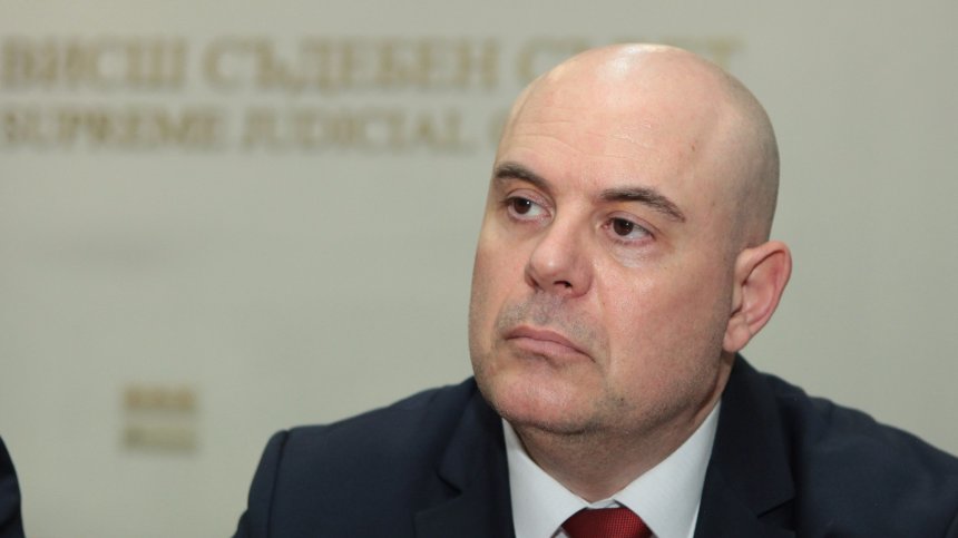 Гешев: Прокуратурата не се притеснява да разследва Доган, Пеевски