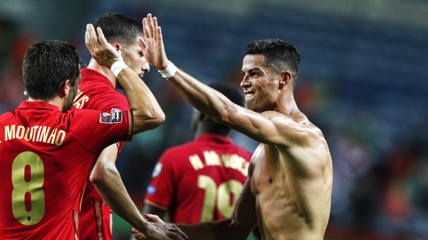 С два гола в последните секунди Роналдо донесе победата на Португалия срещу Ирландия