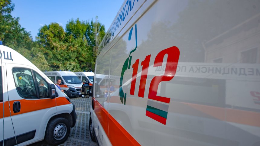 Автомобил без шофьор самокатастрофира до пълно с хора заведение в Търново