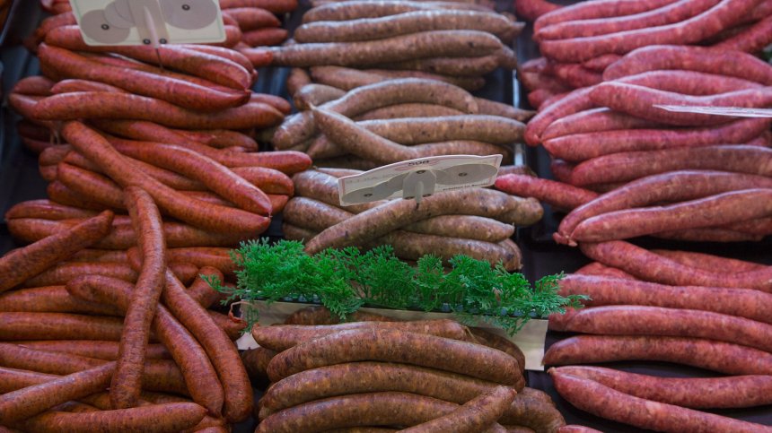 И колбасите поскъпват с 8-10%, очаква се да скочи цената на хляба