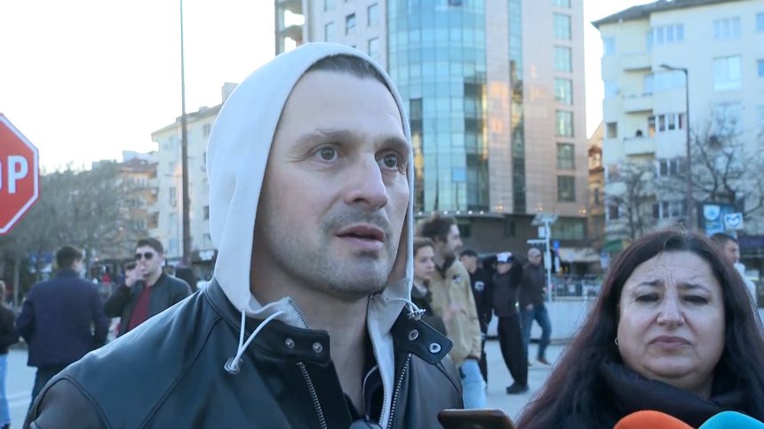 "Мафията свети, а хората гаснат": Сано поведе протест в София срещу сметките за тока