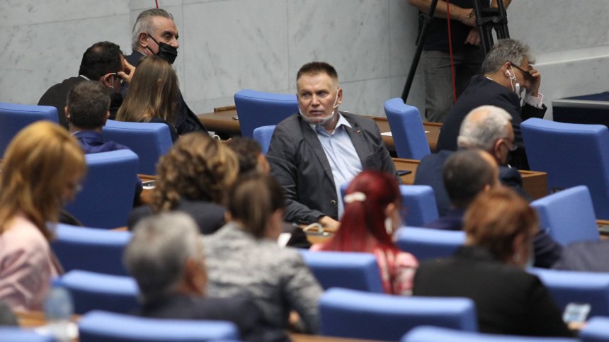 Гласуват увеличаване на часовете на извънредния труд