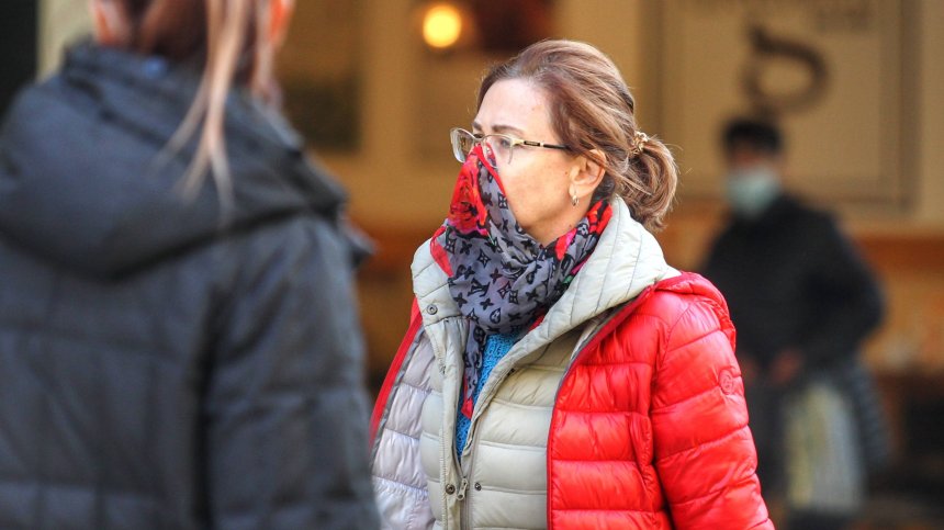 Кунчев: Маската се сменя на часове, но не съм забелязал да се сменя шал