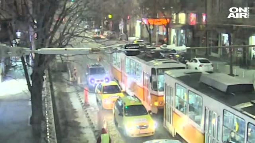 Продължава скандалът около ремонта на столичния "Дондуков"
