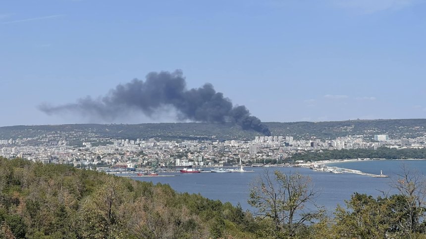 Голям пожар избухна във Варна