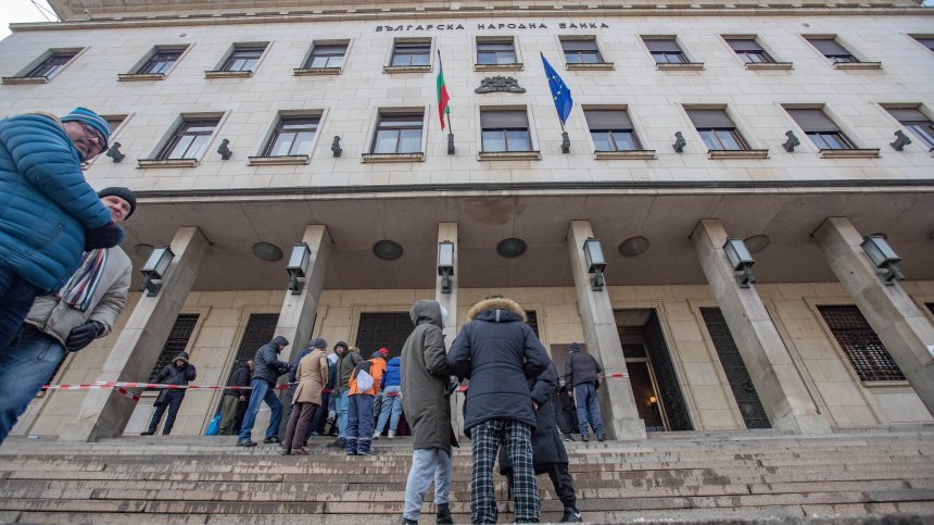 Лихвите по кредитите скачат. Хампарцумян: Няма да се отрази на старите задължения