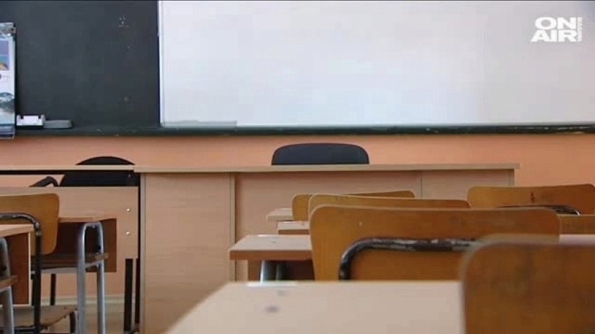 Вълчев за скандалната анкета: Не подкрепям "друго" за графа пол