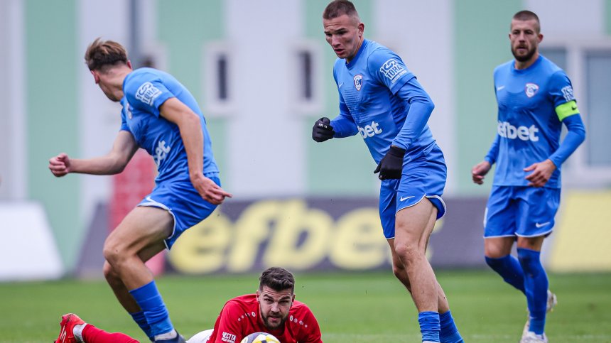 "Спартак" (Варна) и "Пирин" спасиха лицензите си