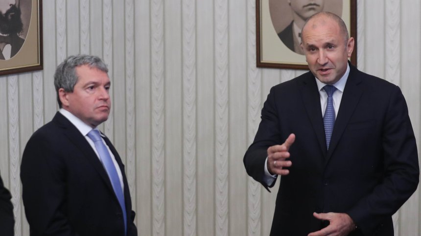 Президентът Радев отговори на Тошко Йорданов: Да си внесем и депутати за 500 лв.