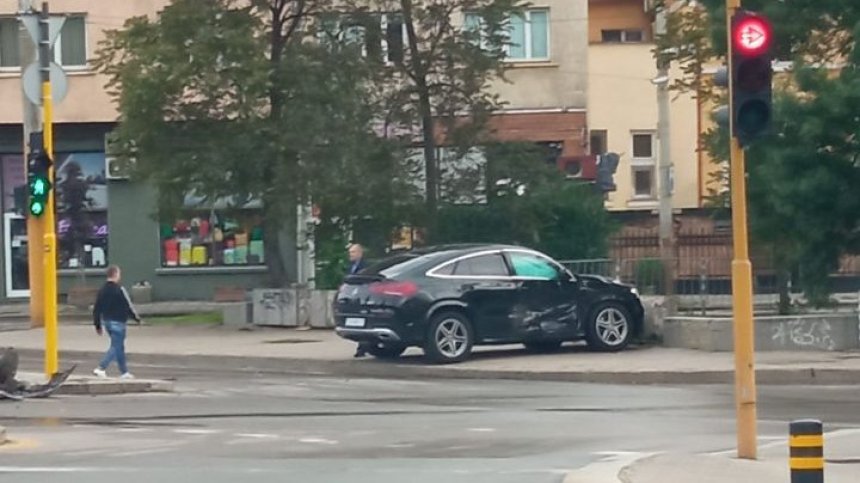 На разсъмване: Най-малко два автомобила се удариха на Орлов мост