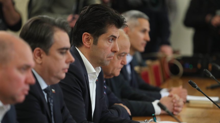 ПП осъди критиката на Пеевски към Денков: Грешна самопреценка за ролята му в държавата