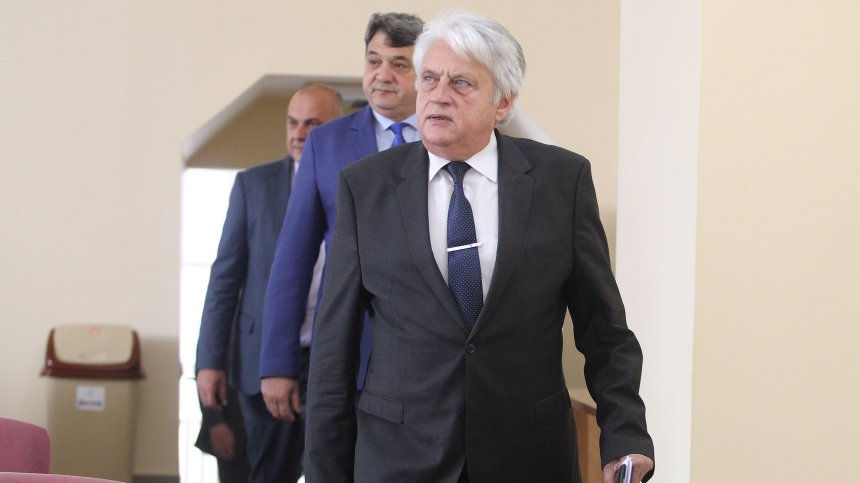 Комисията за казуса с агенция "Митници" дава думата на Бойко Рашков