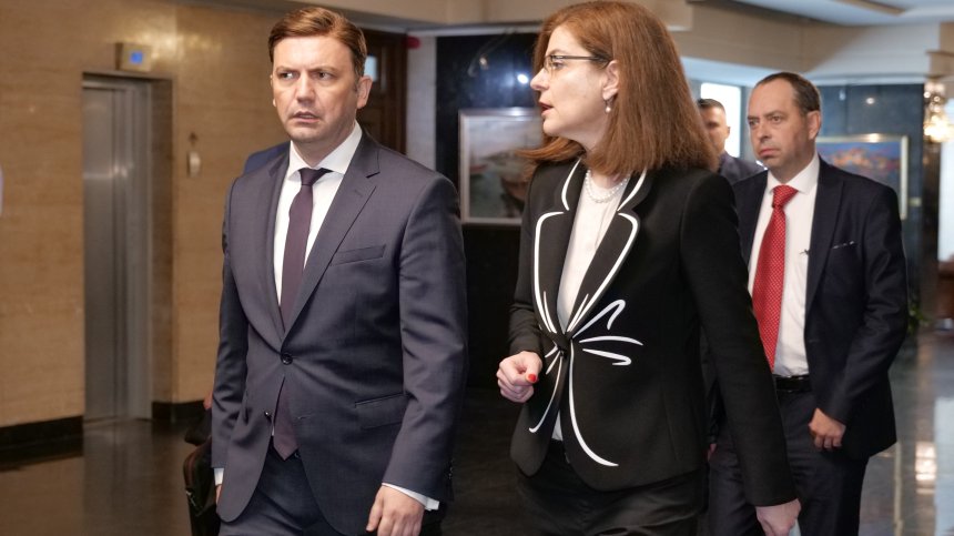 Среща на първите дипломати на България и РСМ Теодора Генчовска и Буяр Османи