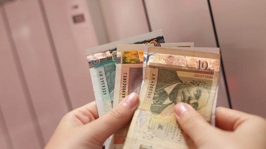 Минималната заплата вече е 780 лв., увеличението ще струва 300 млн. лв. на бюджета
