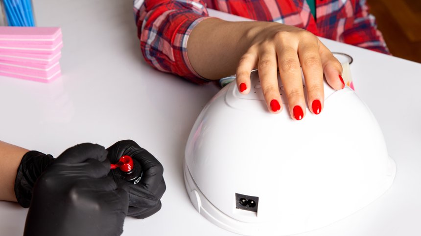 Хитовите цветове при маникюра тази пролет