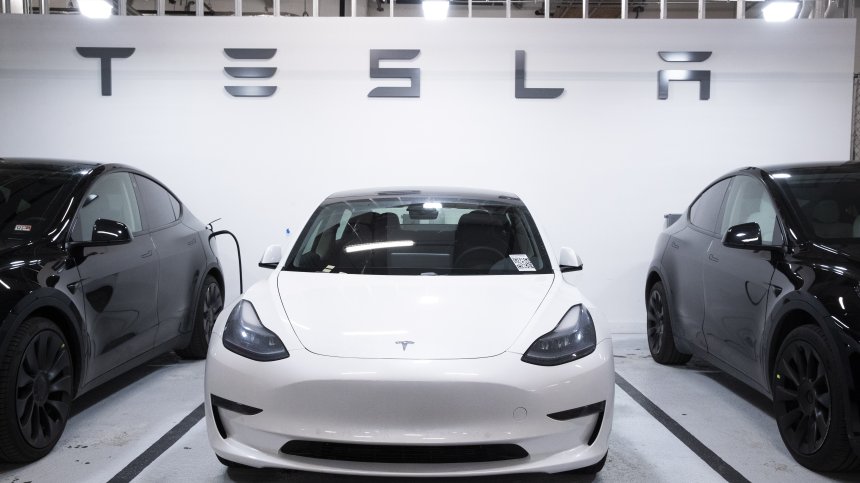 Tesla спира производството на един от моделите си, обезщетяват работниците