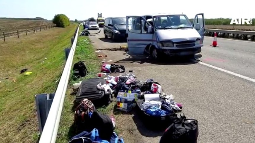 Жени са пътували в буса в Унгария, откачена задна гума е причинила катастрофата