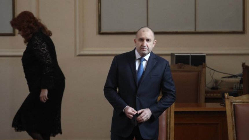 Радев: Имаме огромна диаспора в Украйна - да дадем каски, не оръжия