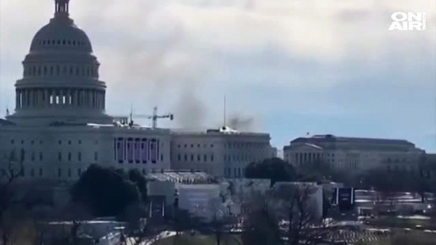 Блокираха сградата на Капитолия, бил забелязан дим (ВИДЕО)
