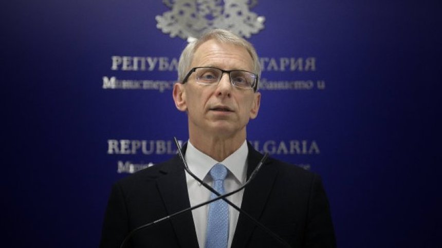 Министър Денков обяви пред Bulgaria ON AIR промените в учебниците