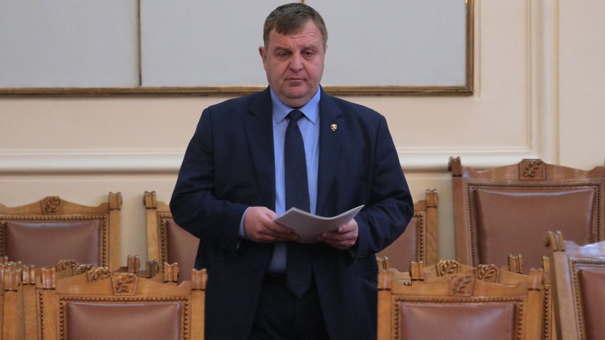 Каракачанов: Заставам зад полицията, целта беше да има жертви