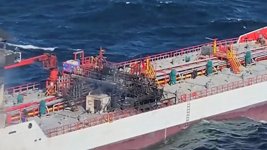 Двата инцидента с кораби в Черно море: Издирват седем моряци (ВИДЕО)