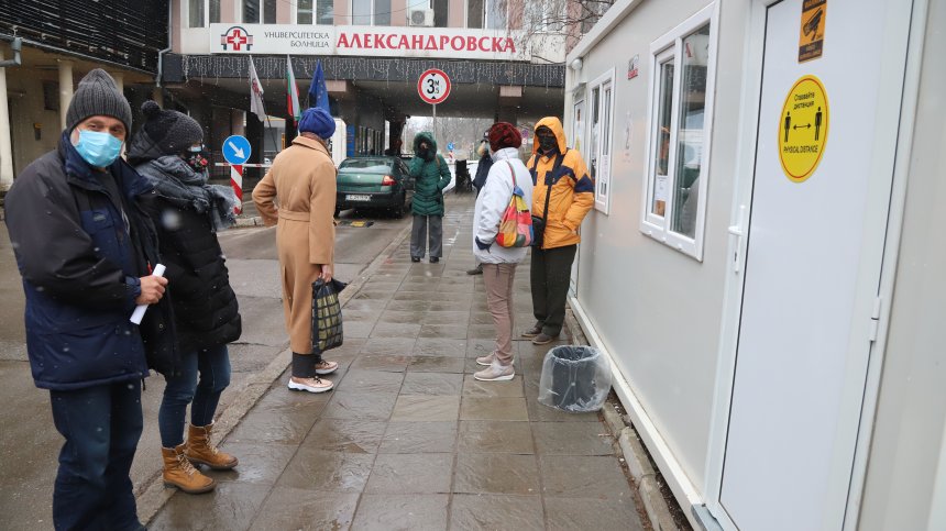 Лекари от "Александровска" протестираха срещу натиск от проф. Атанас Темелков