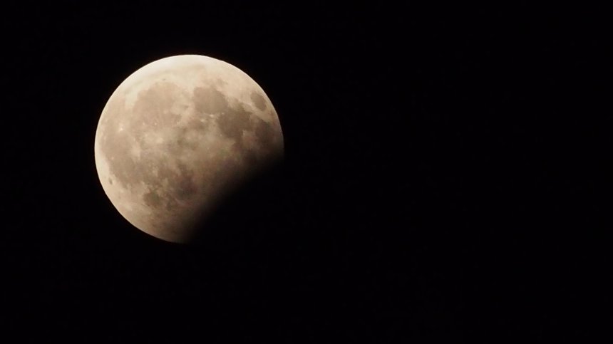 Суперлуната на цветята: Предстои първото лунно затъмнение за 2021