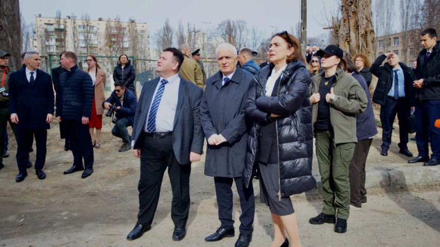 Нейнски, Гюров и Запрянов на визита в белязания от войната Киев (СНИМКИ)