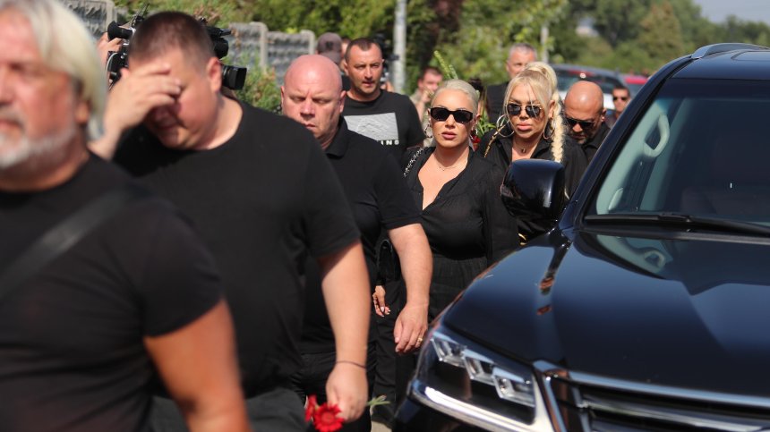 Златко Баретата, Бобоков, Ваня Червенкова... Знакови лица се сбогуваха с Алексей Петров (ВИДЕО+СНИМКИ)