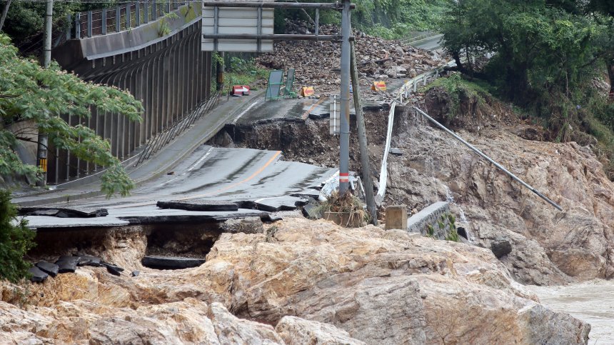 Най-малко 40 загинали след наводненията в Япония
