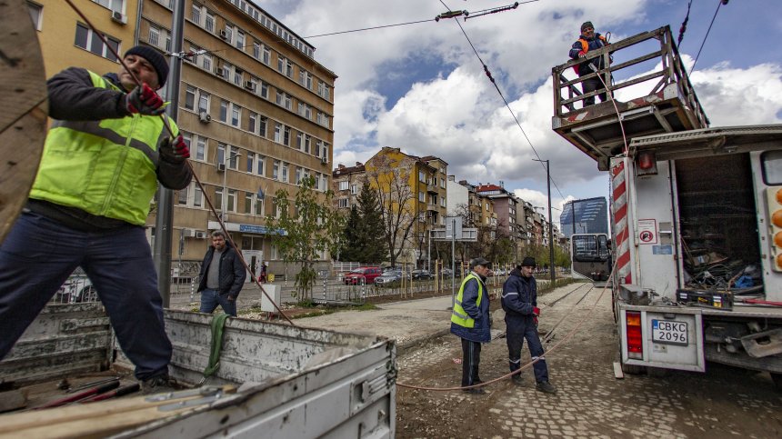 Започна озеленяването на линейния парк на бул. "Македония" в София