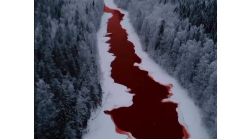 Червена река потече в Русия - има ли опасност за населението? (+ВИДЕО)
