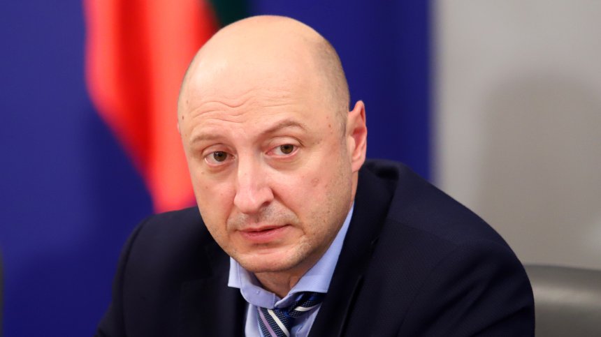 Министър Белчев ще отговаря на живо на въпроси на граждани и медии
