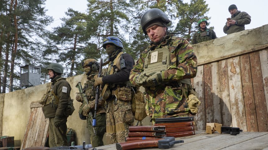 Украинци с двойно гражданство вече не могат да напускат страната