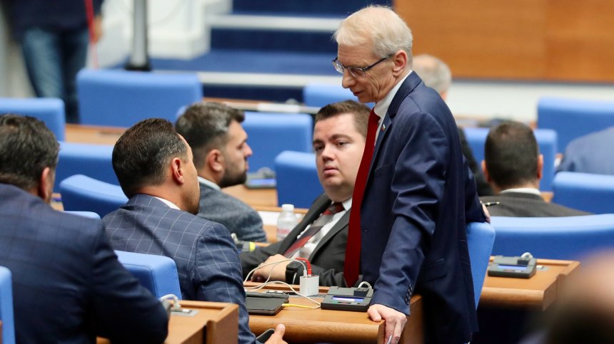 Дебати по Бюджет 2026: Повече разходи и по-високи осигуровки срещу липса на реформи