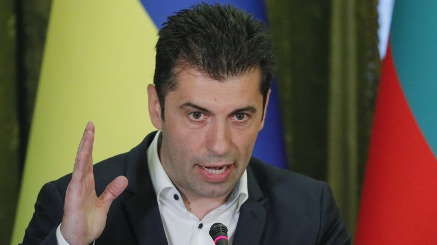 Петков обвини Радев, че не разбира ситуацията с оръжията за Украйна