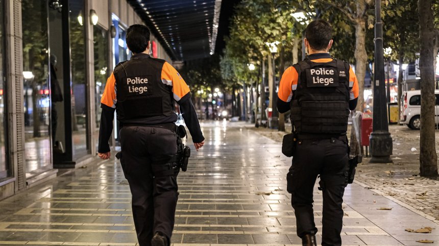 Задължителни маски на открито в Белгия, всички магазини затварят в 20:00