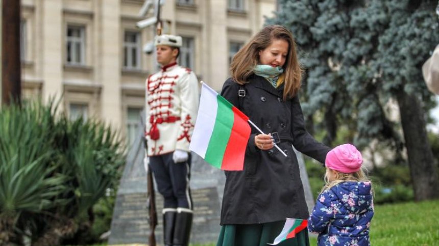 Патриотизмът ни е по-силен от вируса, кулминацията на празника е във Велико Търново