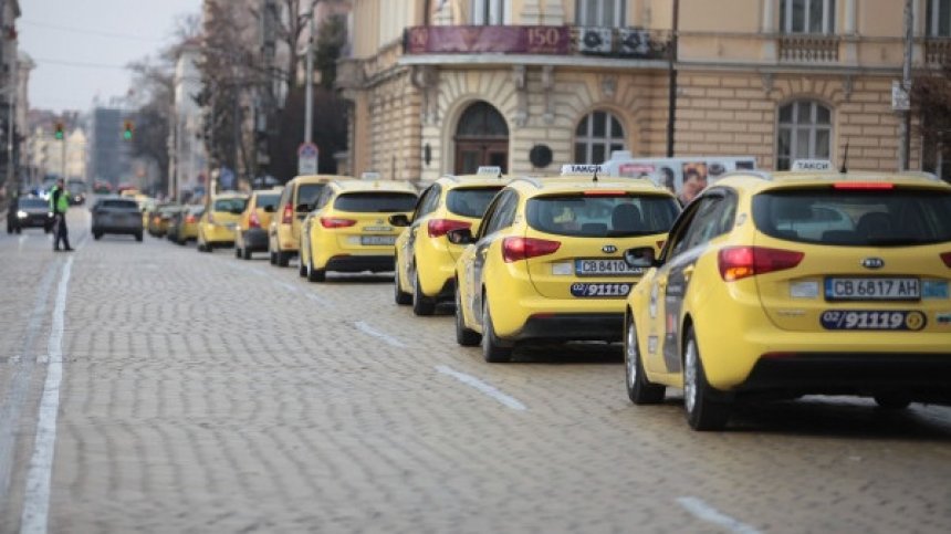 Столичната община освободи таксиджиите от такси до 2021 г.