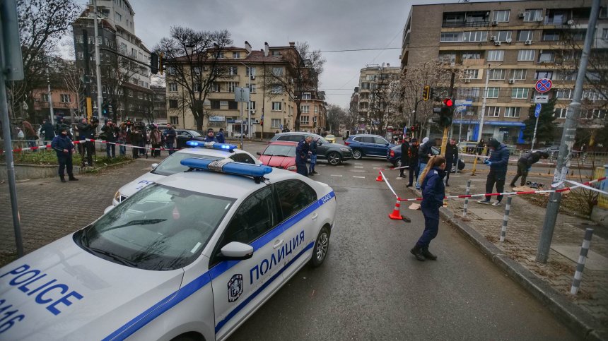 Изписаха от "Пирогов" единия от нападнатите с нож в София