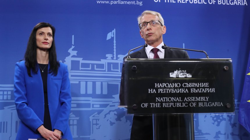Авторитарен или тоталитарен режим: Докъде ще стигне политическата криза у нас?