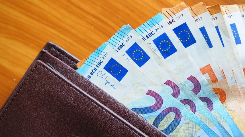Пример за доброто: Момичета на 10 години върнаха изгубено портмоне