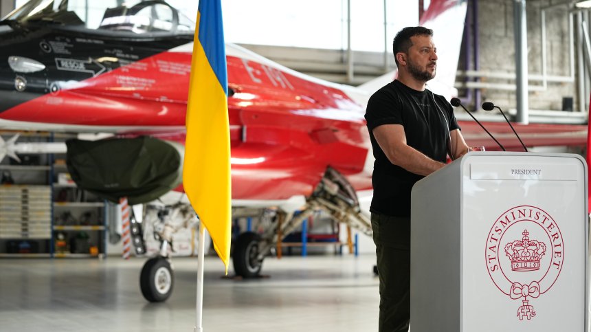 След Нидерландия и Швеция Зеленски посети и Дания