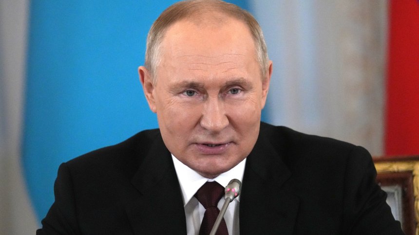 Путин на 70: По-изолиран от всякога руският президент получи интересни подаръци