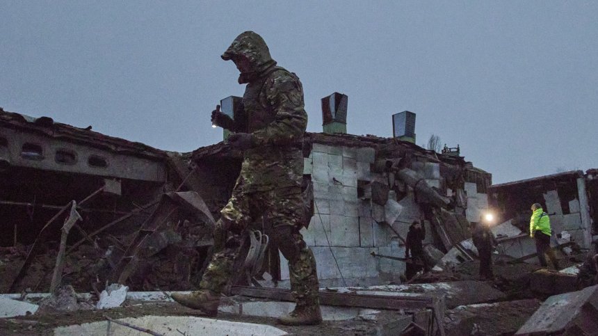 Масирани руски обстрели в Украйна, трима загинали, хиляди без ток в мразовитата зима