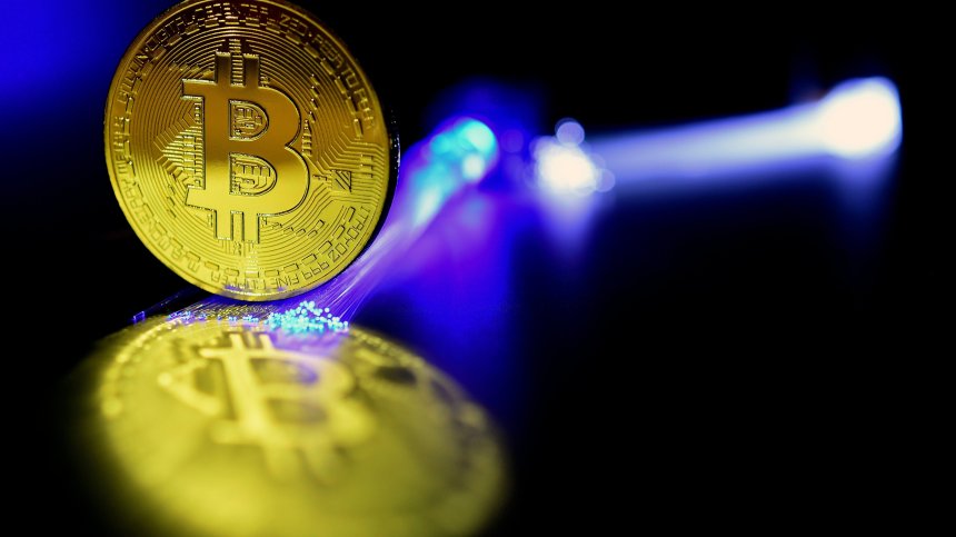 Рекордният скок продължава - биткойнът надхвърли $71 000